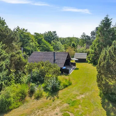 Urban - 140m From The Sea By Interhome *